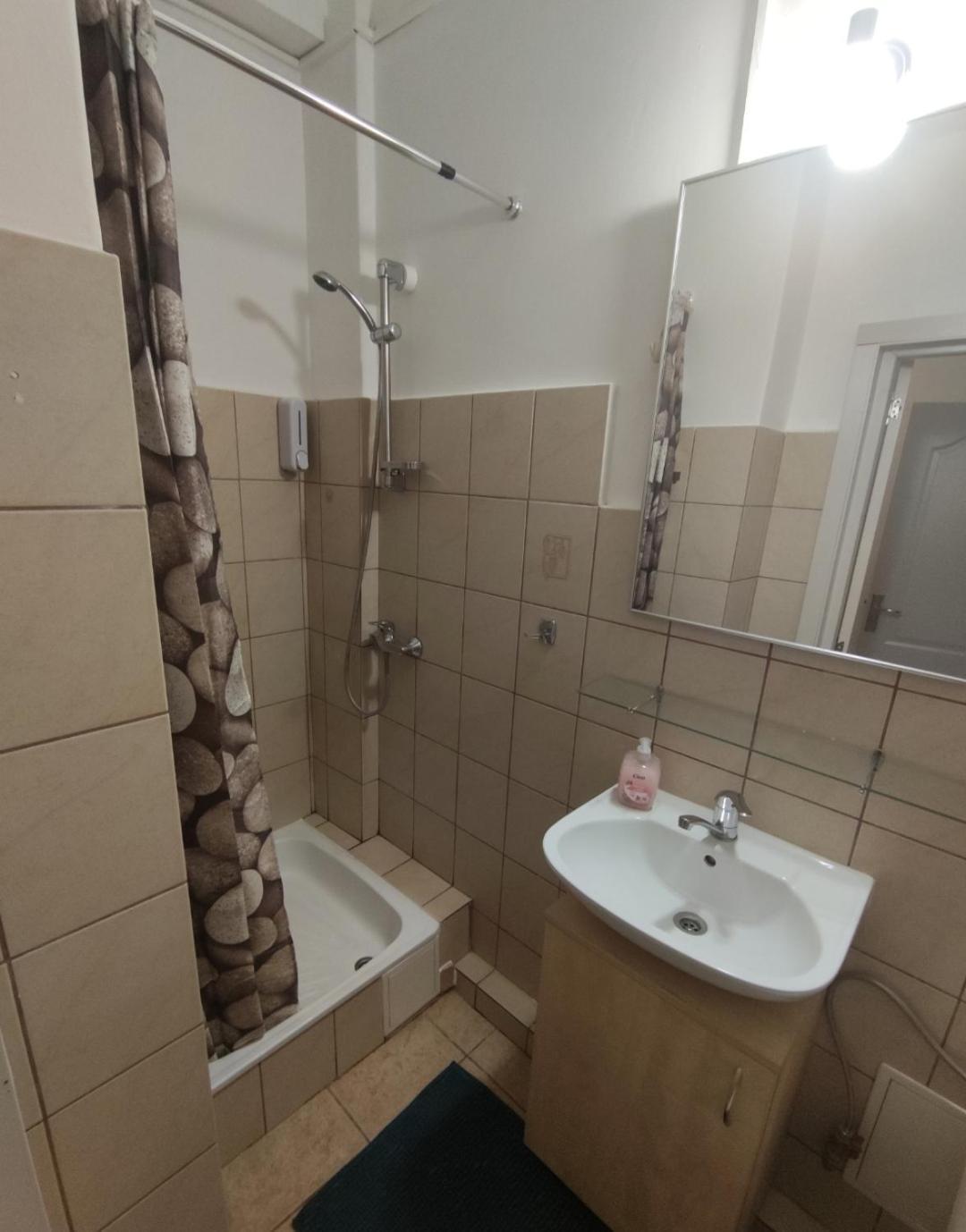 Christie'S 3 Central Apartment To Bucarest 외부 사진