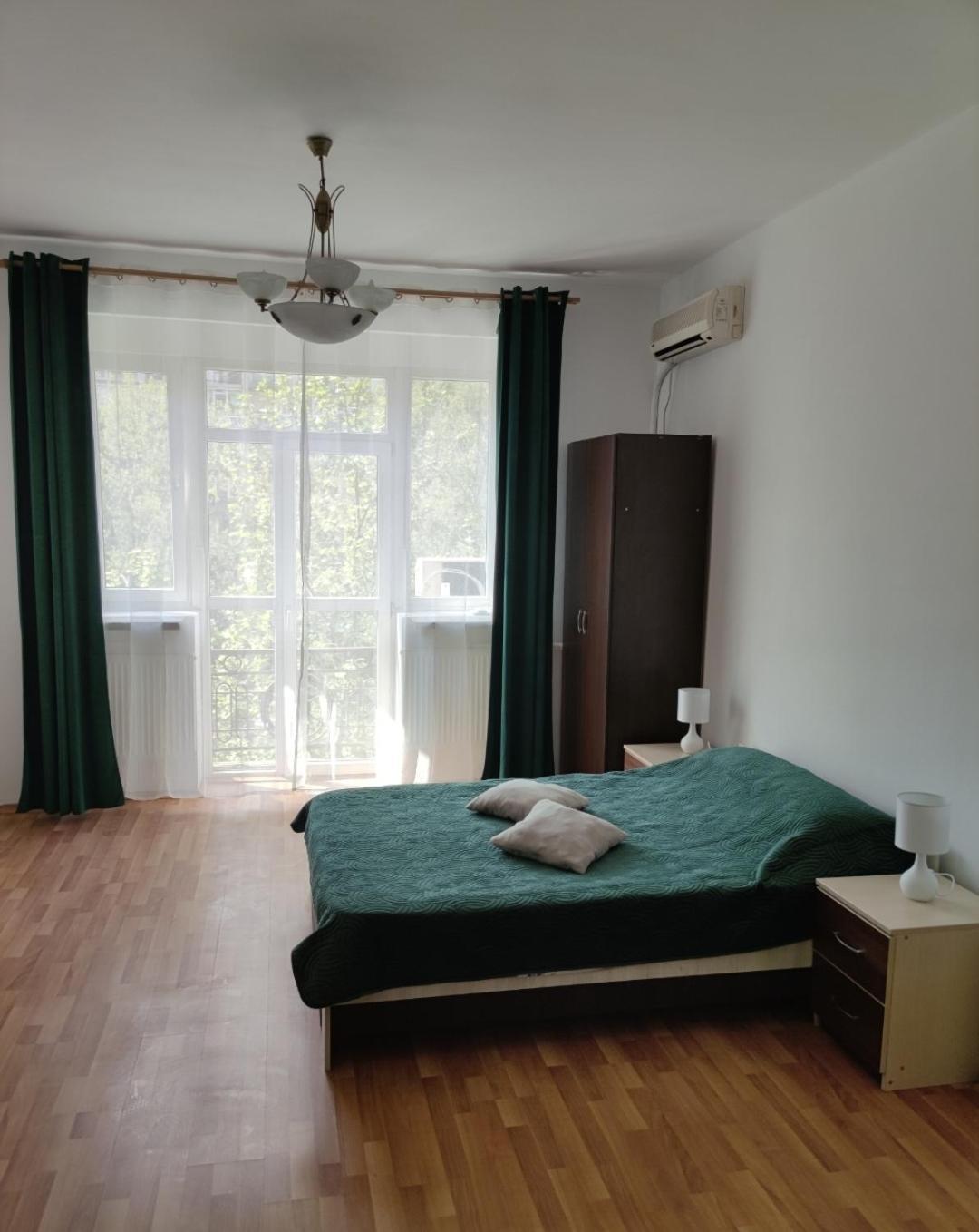 Christie'S 3 Central Apartment To Bucarest 외부 사진